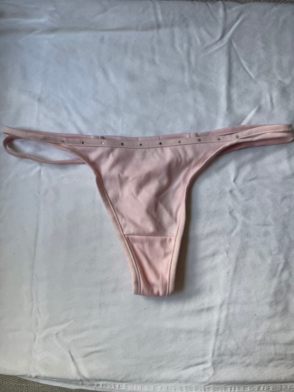 NWOT Frederick’s of Hollywood Rhinestone Waist G-String Thong Pink Size 6 M